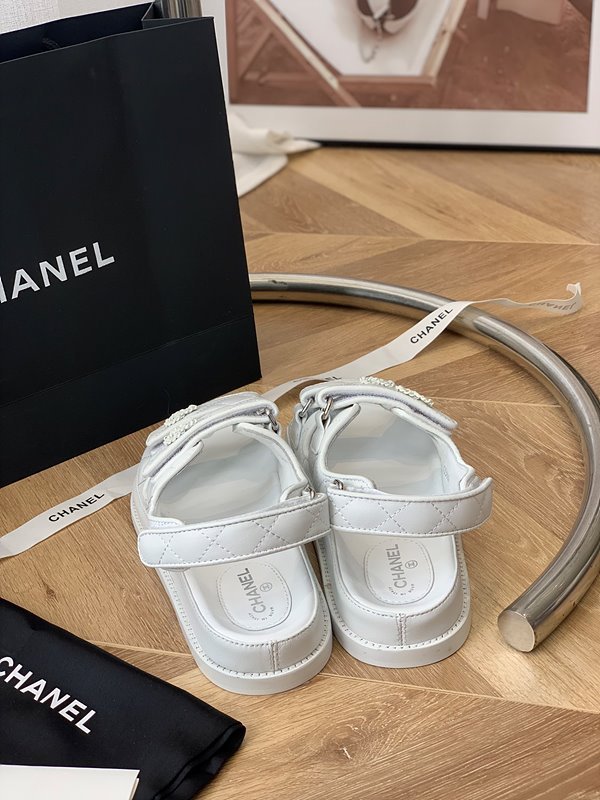 샤넬 CC 로고 벨크로 화이트 샌들 [매장가 233만원대]