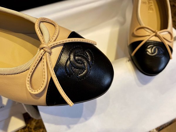 샤넬 베이지&블랙 레더 투톤 레더 플랫 슈즈 [매장가 180만원대]