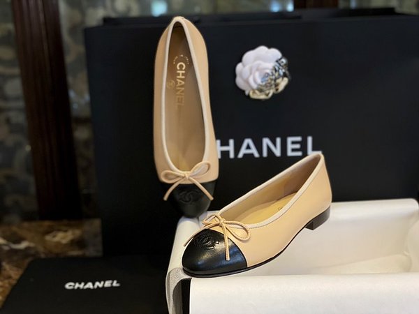 샤넬 베이지&블랙 레더 투톤 레더 플랫 슈즈 [매장가 180만원대]