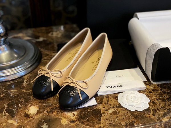 샤넬 베이지&블랙 레더 투톤 레더 플랫 슈즈 [매장가 180만원대]