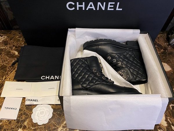 샤넬 레이스업 퀄팅 컴뱃 부츠 [매장가 350만원대]