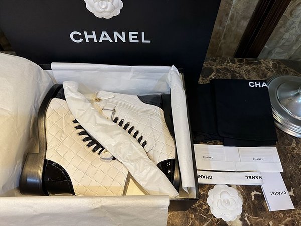 샤넬 레이스업 램스킨 카프스킨 부츠 [매장가 420만원대]