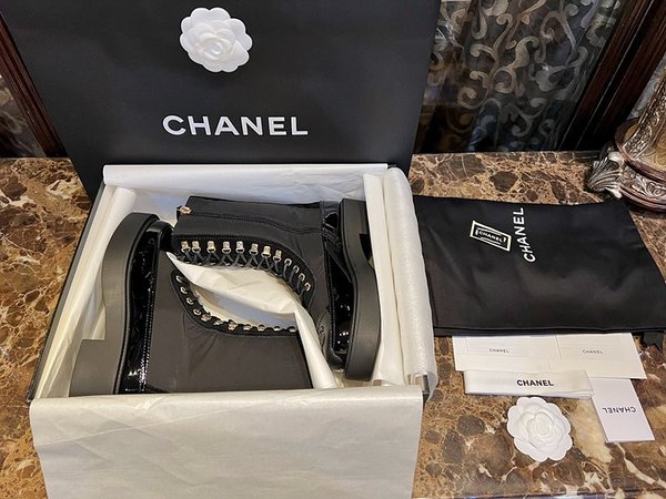 샤넬 레이스업 나일론 스웨이드 페이턴트 카프스킨 부츠 [매장가 300만원대]