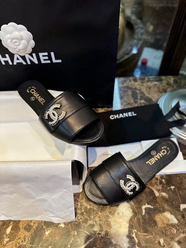 샤넬 CC로고 크리스탈 펄 블랙 슬리퍼 [매장가 200만원대]