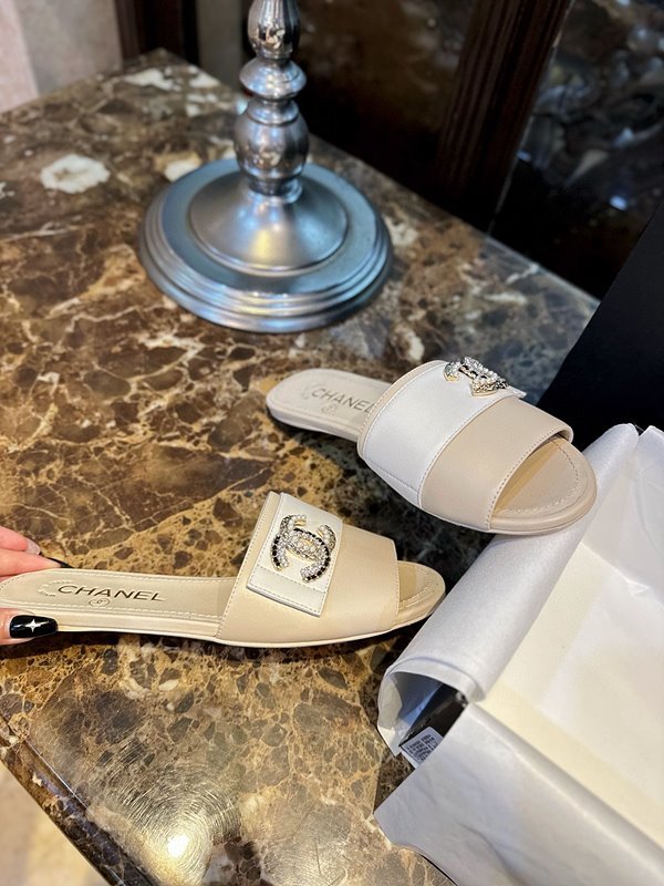 샤넬 CC로고 크리스탈 펄 블랙 슬리퍼 [매장가 200만원대]