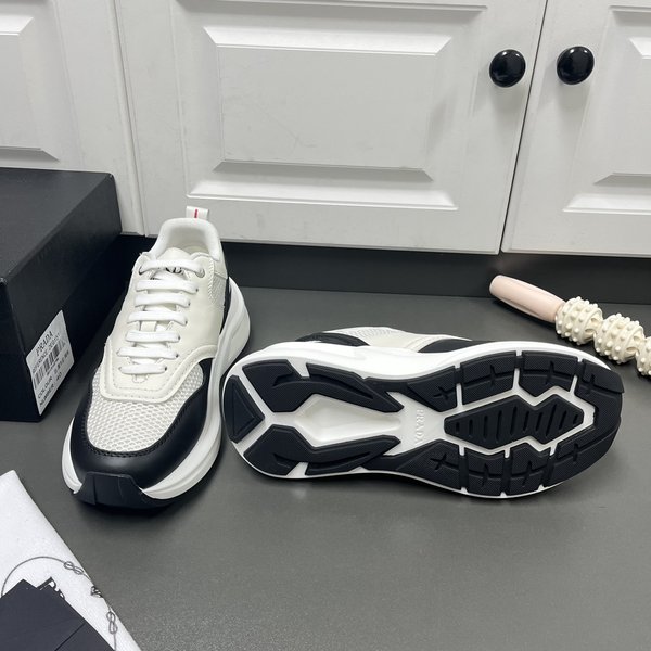 프라다 패브릭 메쉬 스니커즈 / 블랙 [매장가150만원대]