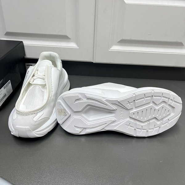 프라다 바이크 패브릭과 스웨이드 소재의 시스템 브러쉬드 가죽 스니커즈 / 화이트 [매장가190만원대]