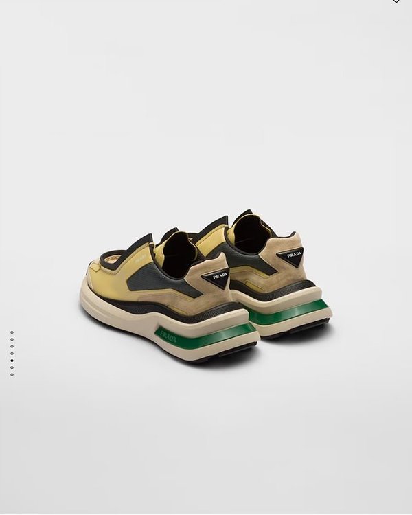 프라다 바이크 패브릭과 스웨이드 소재의 시스템 브러쉬드 가죽 스니커즈 / 바닐라 [매장가190만원대]
