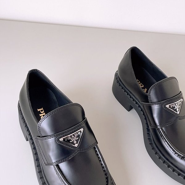 프라다 초콜릿 브러시드 가죽 로퍼 [매장가160만원대]