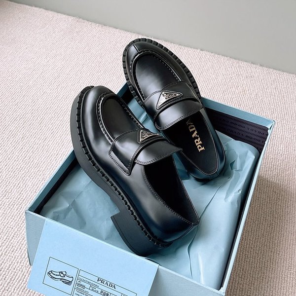 프라다 초콜릿 브러시드 가죽 로퍼 [매장가160만원대]