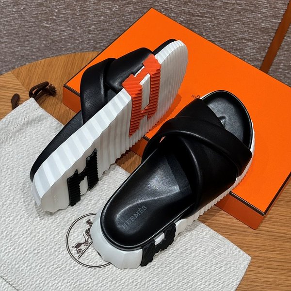 에르메스 인프라 바운싱 샌들 슬리퍼 [ 매장가 100만원대]