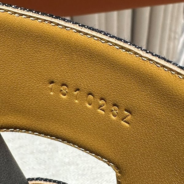 에르메스 이즈미르 스위프트 샌들 슬리퍼 [매장가120만원대]