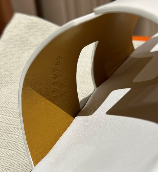 에르메스 이즈미르 스위프트 샌들 슬리퍼 [매장가120만원대]