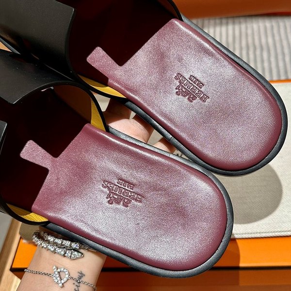 에르메스 이즈미르 스위프트 샌들 슬리퍼 [매장가120만원대]