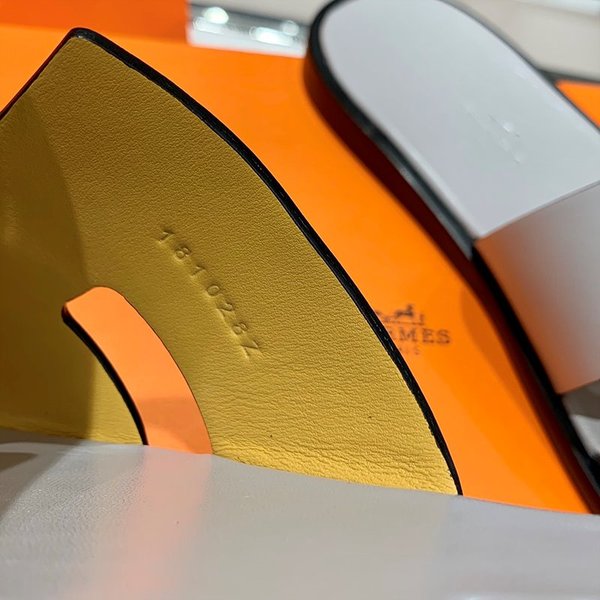 에르메스 이즈미르 스위프트 샌들 슬리퍼 [매장가120만원대]