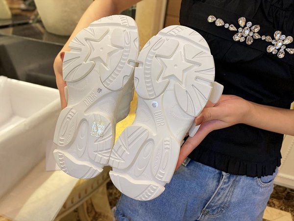 디올 d-wander 뮬 화이트 [매장가 133만원대]