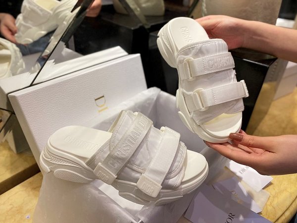 디올 d-wander 뮬 화이트 [매장가 133만원대]