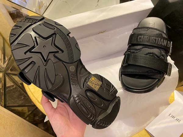 디올 D-Wander뮬 블랙 [매장가 133만원대]