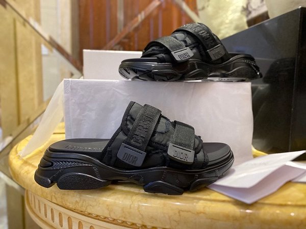 디올 D-Wander뮬 블랙 [매장가 133만원대]