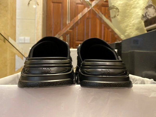 디올 D-Wander뮬 블랙 [매장가 133만원대]