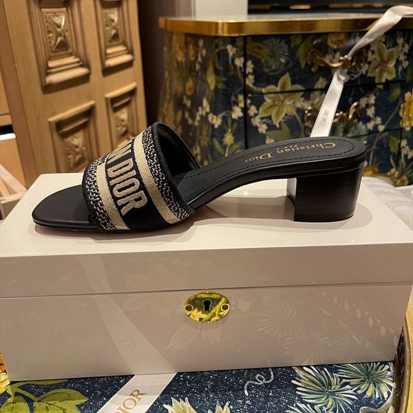 디올 DWAY 뮬 힐 [매장가 120만원대]