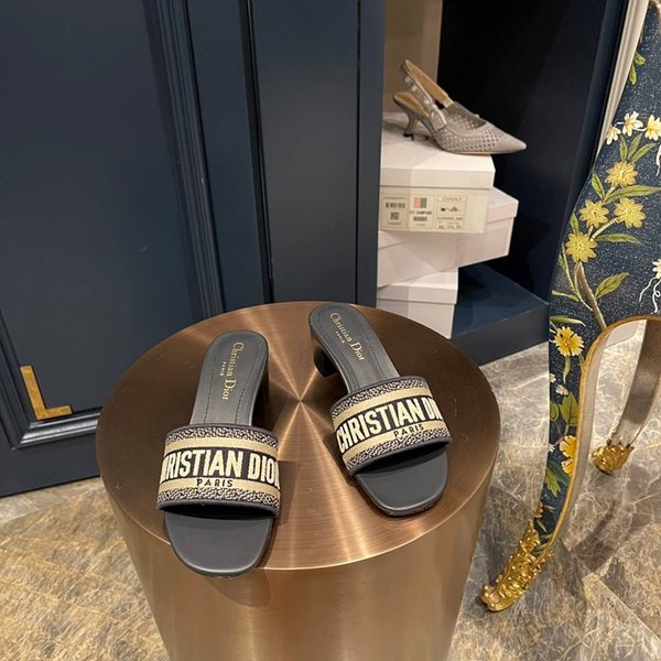 디올 DWAY 뮬 힐 [매장가 120만원대]