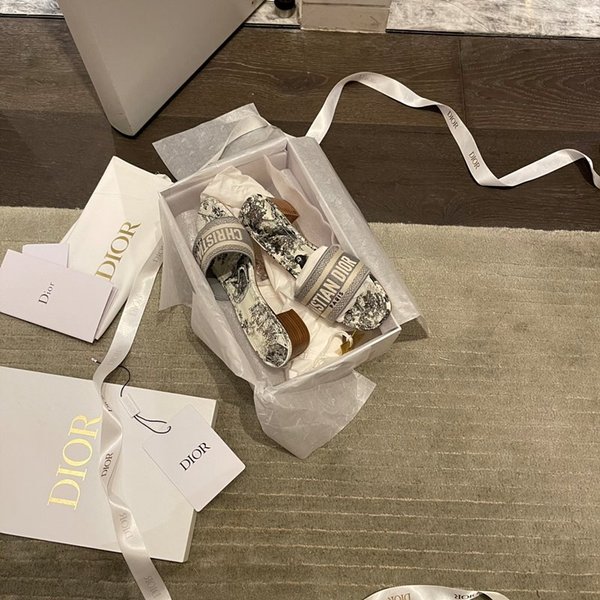 디올 DWAY 뮬 힐 [매장가 120만원대]