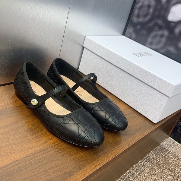 디올 까나쥬 플랫 슈즈 [매장가 330만원대]