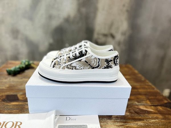 디올 WALK'N'DIOR 플랫폼 스니커즈 베이지 멀티 컬러 butterfly [매장가 140만원대]