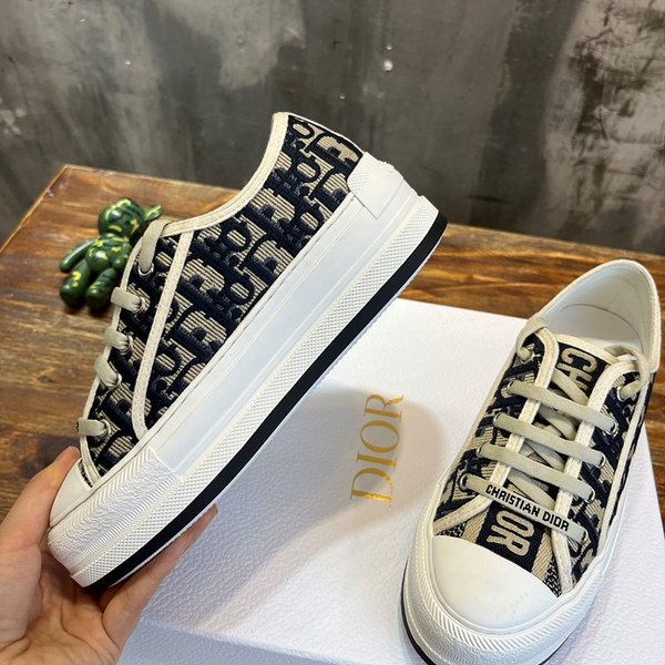 디올 WALK'N'DIOR 플랫폼 스니커즈 딥블루 자수 코튼 [매장가 150만원대]