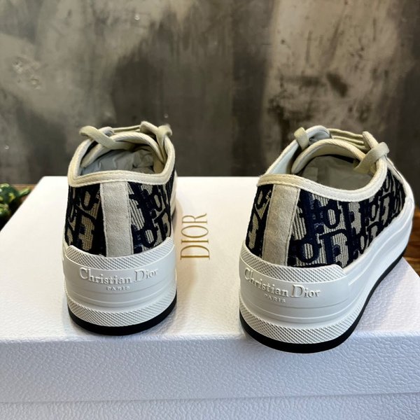 디올 WALK'N'DIOR 플랫폼 스니커즈 딥블루 자수 코튼 [매장가 150만원대]