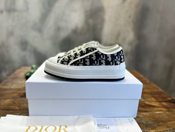 디올 WALK'N'DIOR 플랫폼 스니커즈 딥블루 자수 코튼 [매장가 150만원대]