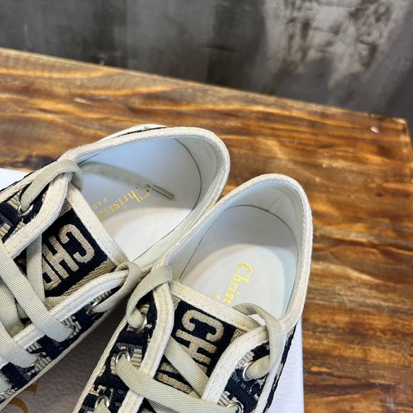 디올 WALK'N'DIOR 플랫폼 스니커즈 딥블루 자수 코튼 [매장가 150만원대]