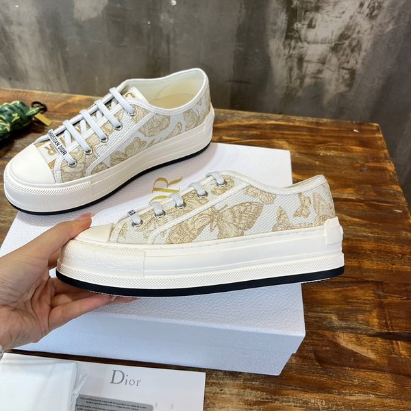 디올 WALK'N'DIOR 플랫폼 스니커즈 화이트&골드톤 [매장가 140만원대]