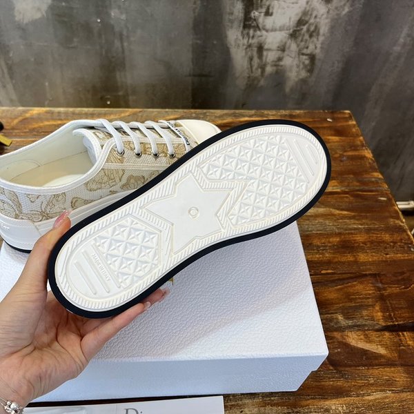 디올 WALK'N'DIOR 플랫폼 스니커즈 화이트&골드톤 [매장가 140만원대]