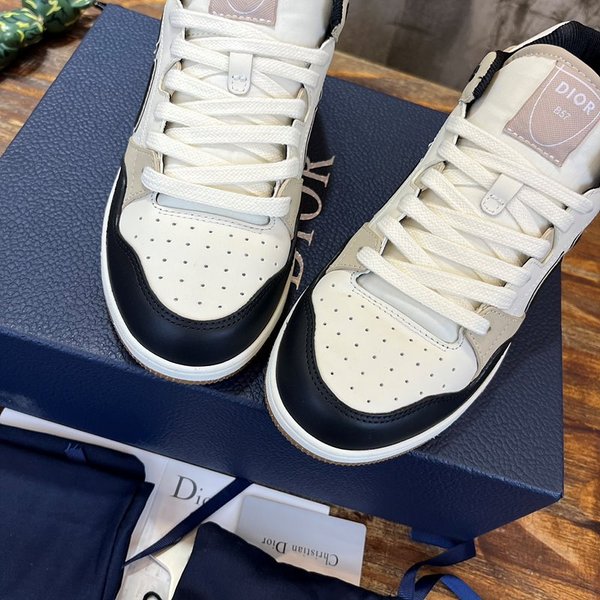 디올 B57 미드탑 스니커즈 블랙&크림 [매장가 180만원대]
