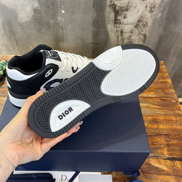 디올 B57 미드탑 스니커즈 블랙&화이트 [매장가 180만원대]