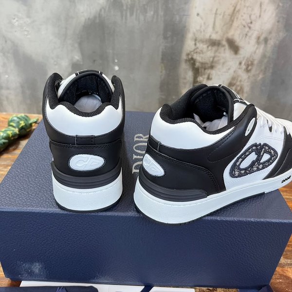 디올 B57 미드탑 스니커즈 블랙&화이트 [매장가 180만원대]