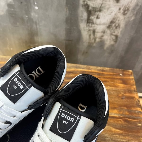 디올 B57 미드탑 스니커즈 블랙&화이트 [매장가 180만원대]