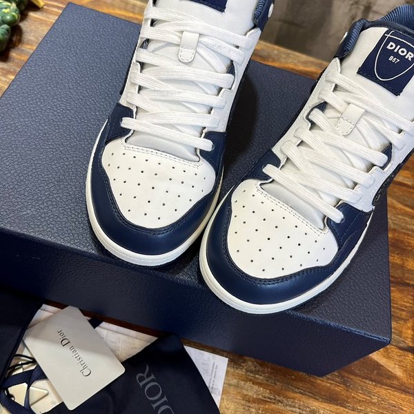 디올 B57 미드탑 스니커즈 네이비&화이트 [매장가 180만원대]