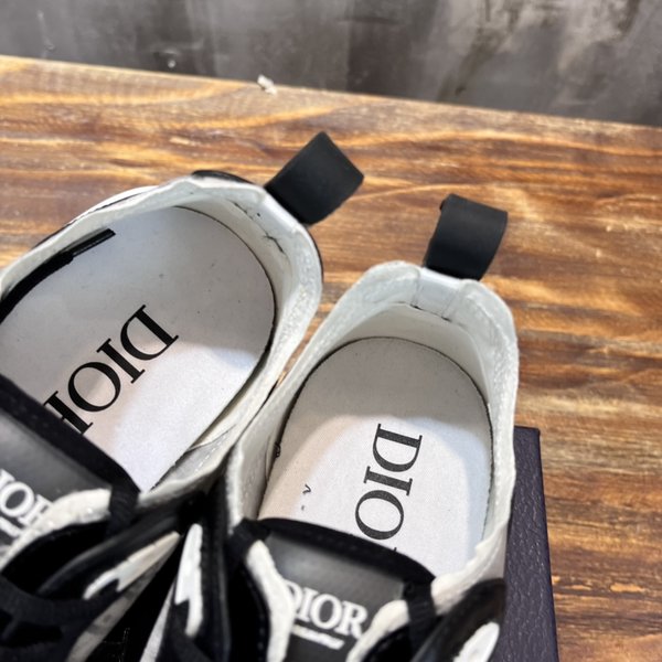 디올 B25 러너 스니커즈 블랙 & 화이트 테크니컬 메시 [매장가 125만원대]