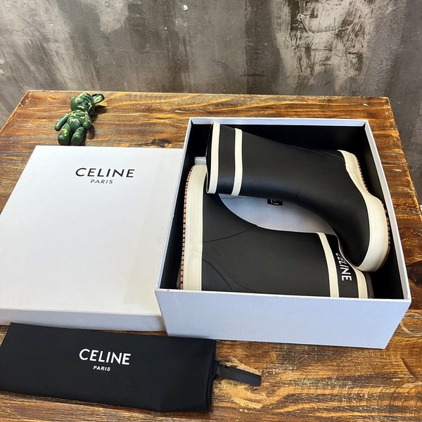 셀린느 플랫 하프 레인부츠 [매장가 100만원대]