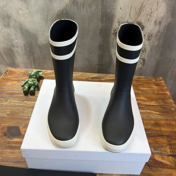 셀린느 플랫 하프 레인부츠 [매장가 100만원대]