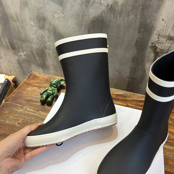 셀린느 플랫 하프 레인부츠 [매장가 100만원대]