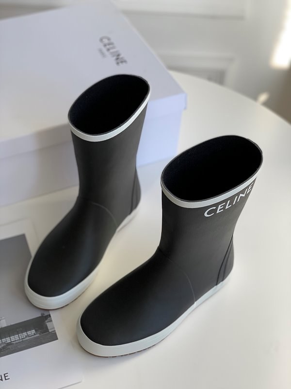 셀린느 플랫 하프 레인부츠 [매장가 102만원대]