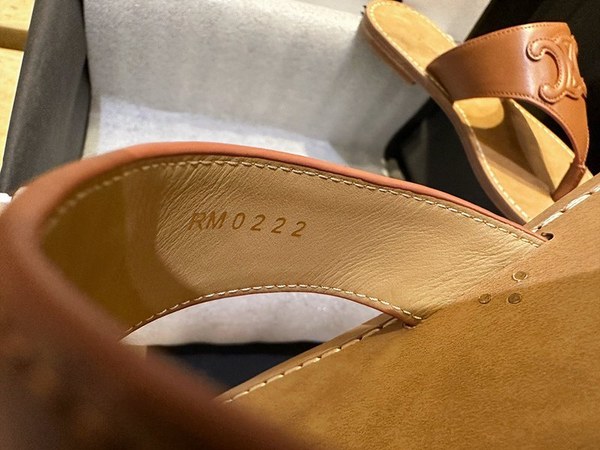 셀린느 트리오페 샌들 쪼리 플립플랍 (브라운)[매장가99만원대]