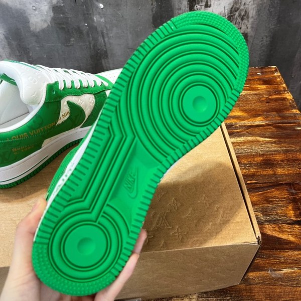 루이비통 X 나이키 에어포스 1 로우 바이 버질 아블로 화이트 짐 그린 [리셀가 500만원대]