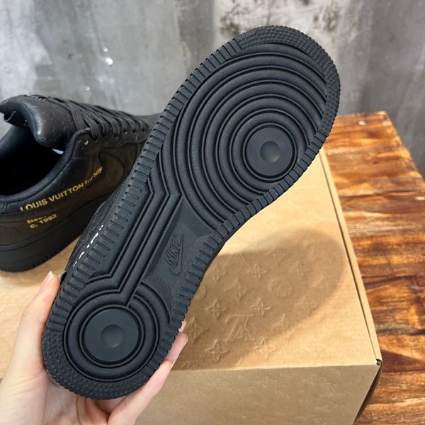 루이비통 X 나이키 에어포스 1 로우 바이 버질 아블로 블랙 [리셀가650만원대]