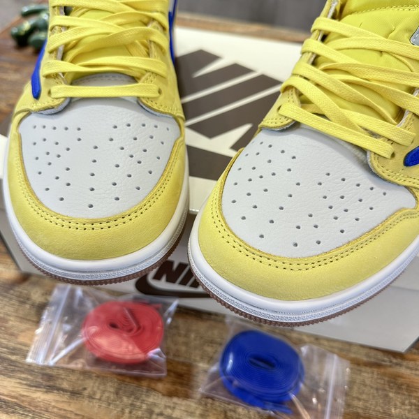 나이키 조던 X 트래비스 스캇 에어 조던 1 로우 스니커즈