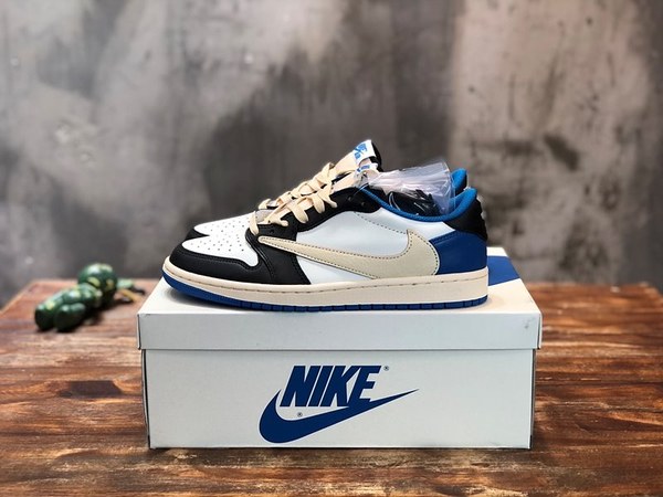 나이키 조던 X 트래비스 스캇 에어 조던 1 로우 스니커즈